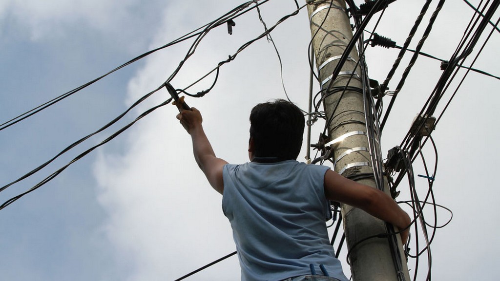 Existen mas de  25 mil conexiones electricas irregulares en la provincia