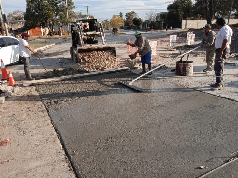 Se realiza hormigonado en la bocacalle entre Av. Gato y Mancha y Martínez Cangas de Tineo