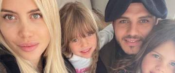 La foto de la reconciliación entre Wanda y Mauro Icardi: selfie y sonrisas con sus hijas en un avión