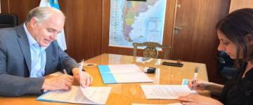 El Gobierno firmó un convenio con Nación por casi $130 millones para un programa de refuerzo estival en zona de emergencia de la provincia