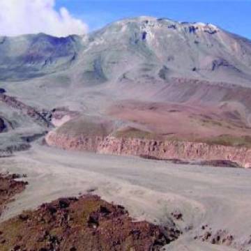 Emergencias de Jujuy emitió la alerta por la actividad del volcán Láscar en Chile