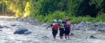 Tucumán: quiso tomarse una selfie en la orilla de un río, cayó al agua y murió ahogada