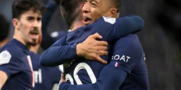 Brillan Messi y Mbappé, y el PSG se escapa en la Liga de Francia
