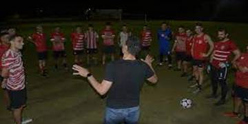 Lionel Scaloni fue al Club Atlético Pujato y desató la emoción de los chicos del pueblo