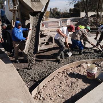 Se realiza hormigonado en la bocacalle entre Av. Gato y Mancha y Martínez Cangas de Tineo