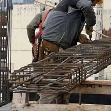 Empleo privado cayó más que el público