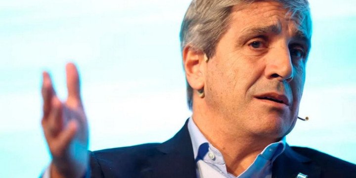 El ministro que ve autos y casas donde hay desempleo: Caputo y su “mundo de fantasía” económica